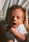 почему новорожденный срыгивает