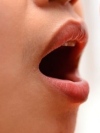 Язвочки во рту – признак стоматита 